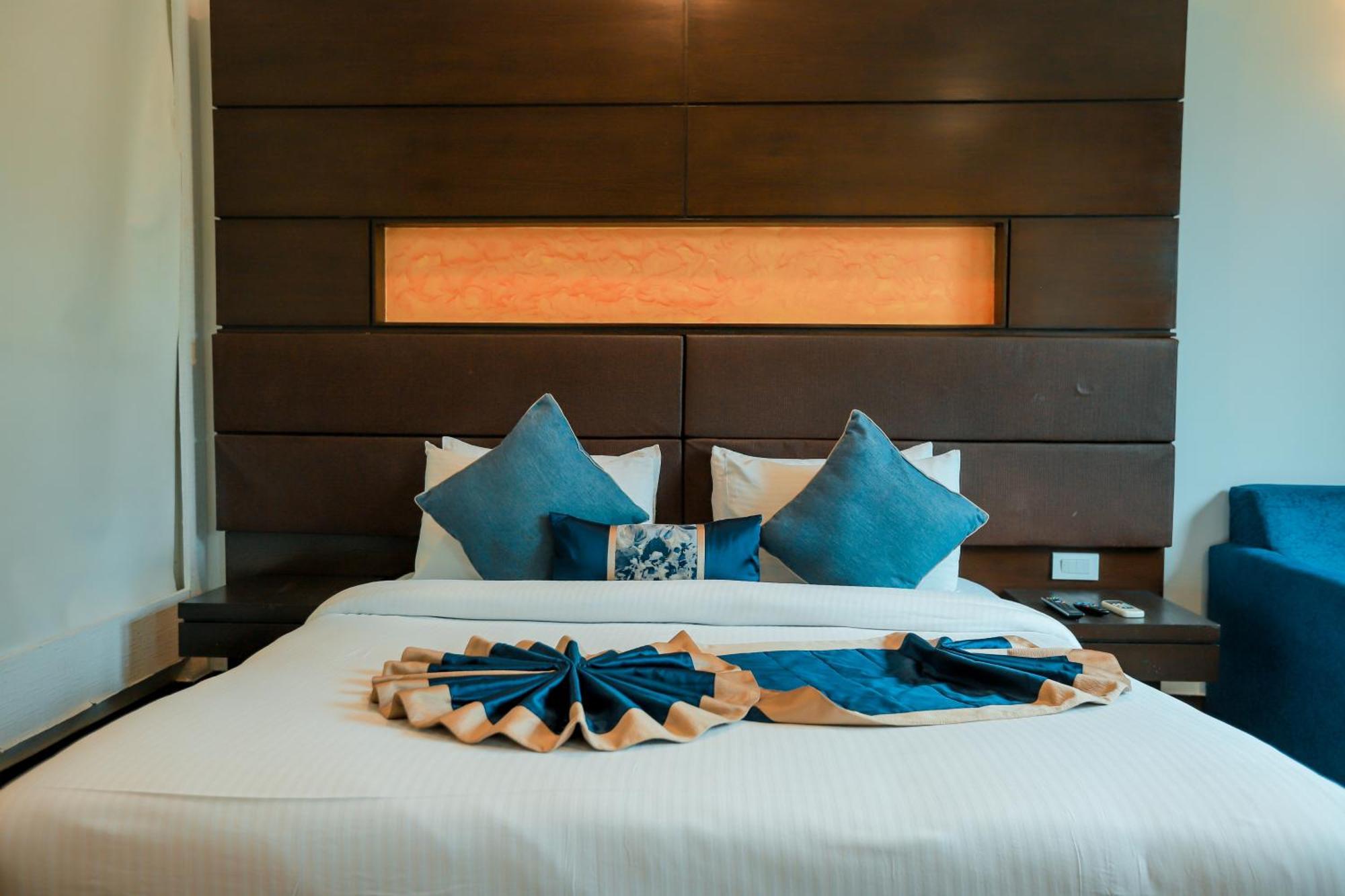 Bel-La Monde Hotel Chhattarpur South Delhi New Delhi Exterior photo