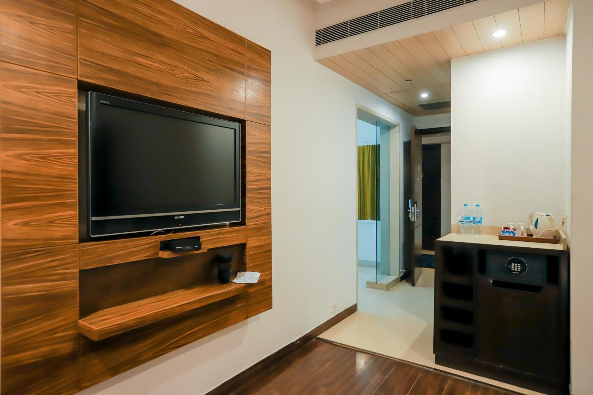 Bel-La Monde Hotel Chhattarpur South Delhi New Delhi Exterior photo